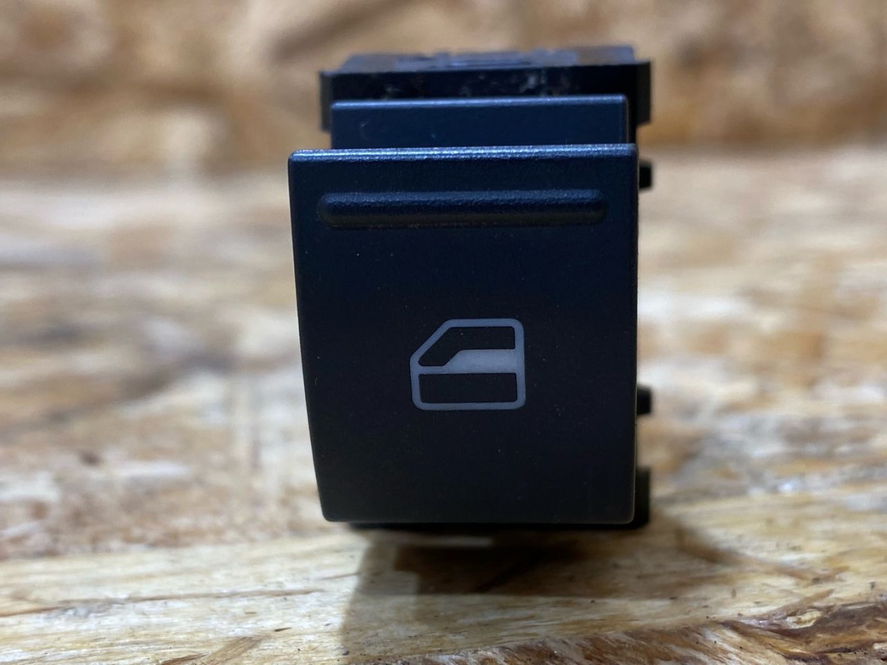 кнопка стеклоподъемника Volkswagen Passat B7 2014, 2.0 л., дизель, 7L6959855B - фото №1