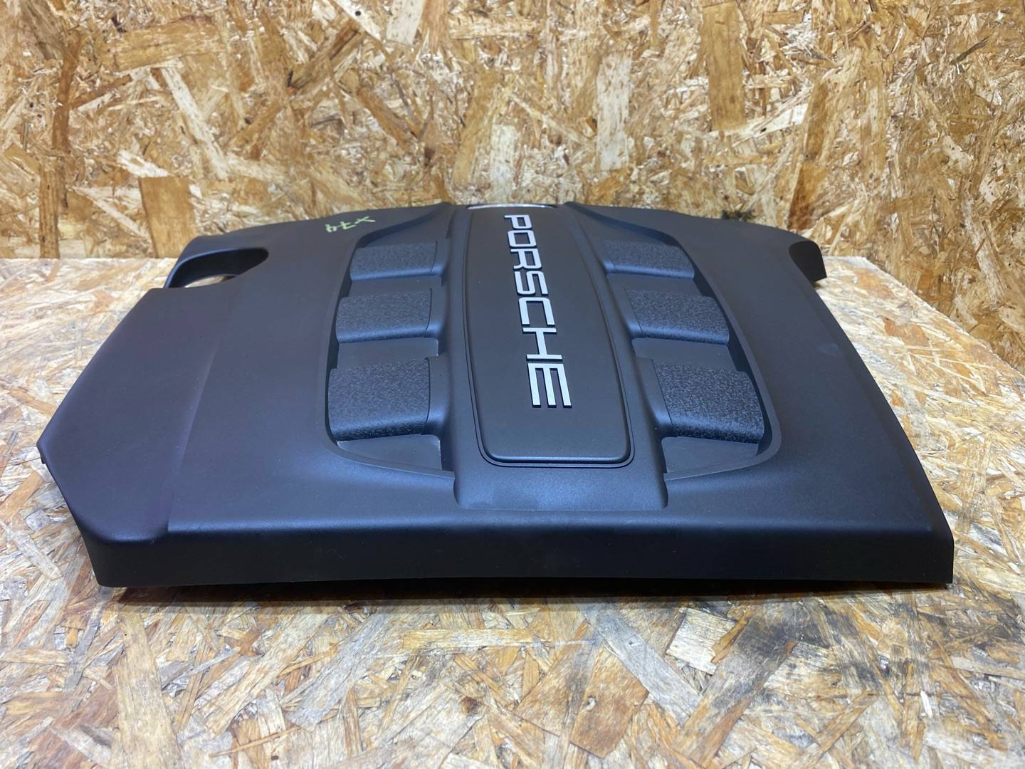 декоративная крышка двигателя Porsche Macan 1 поколение 2016, 3.0 л., дизель, 95B103925A - фото №12
