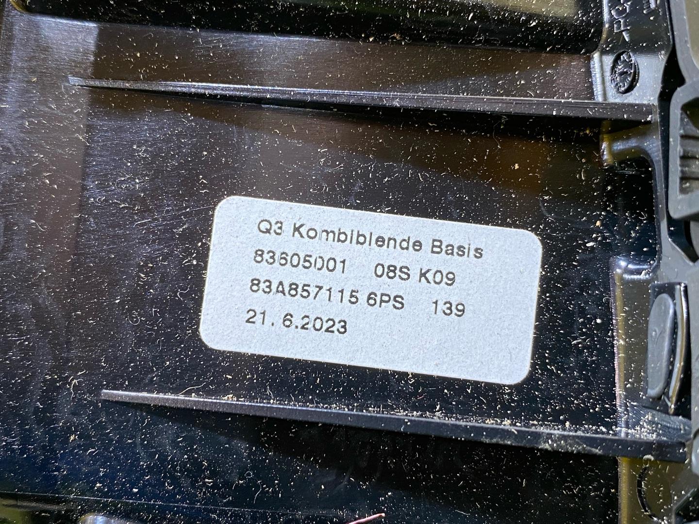 рамка панели приборов Audi Q3 F3 2023, 2.0 л., бензин, 83A857115 - фото №9