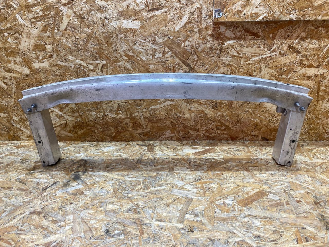 усилитель бампера заднего Porsche Macan 1 поколение 2016, 3.0 л., дизель, 8R0807313E - фото №1