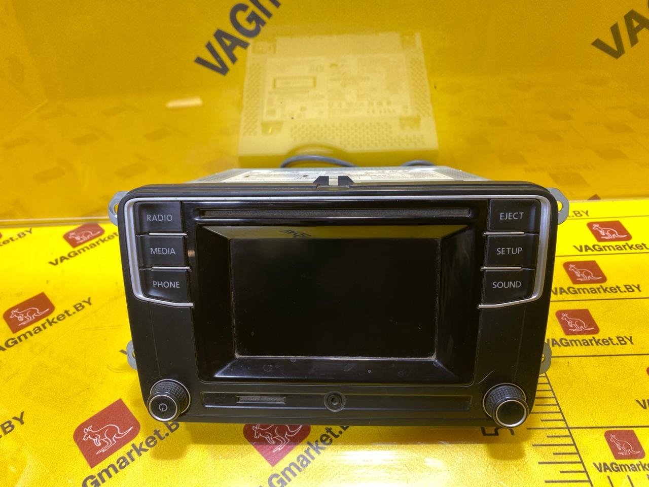 магнитола Volkswagen Caddy 4 поколение 2016, 1.4 л., бензин, 1K8035150D - фото №1