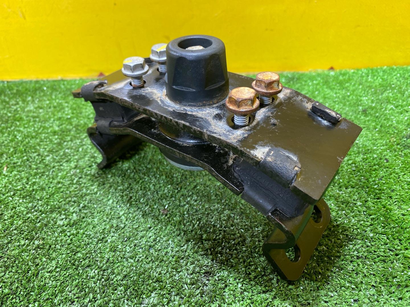 подушка крепления КПП Volkswagen Amarok 1 поколение 2H 2012, 2.0 л., дизель, 2H0399151E