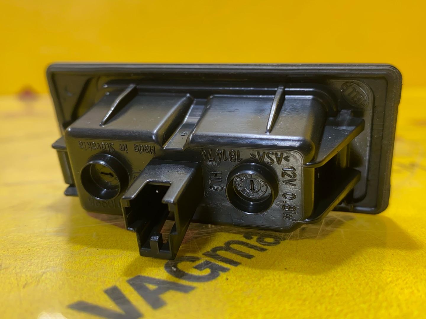 подсветка номера Audi Q3 8U 2012, 2.0 л., бензин, 4G0943021 - фото №5
