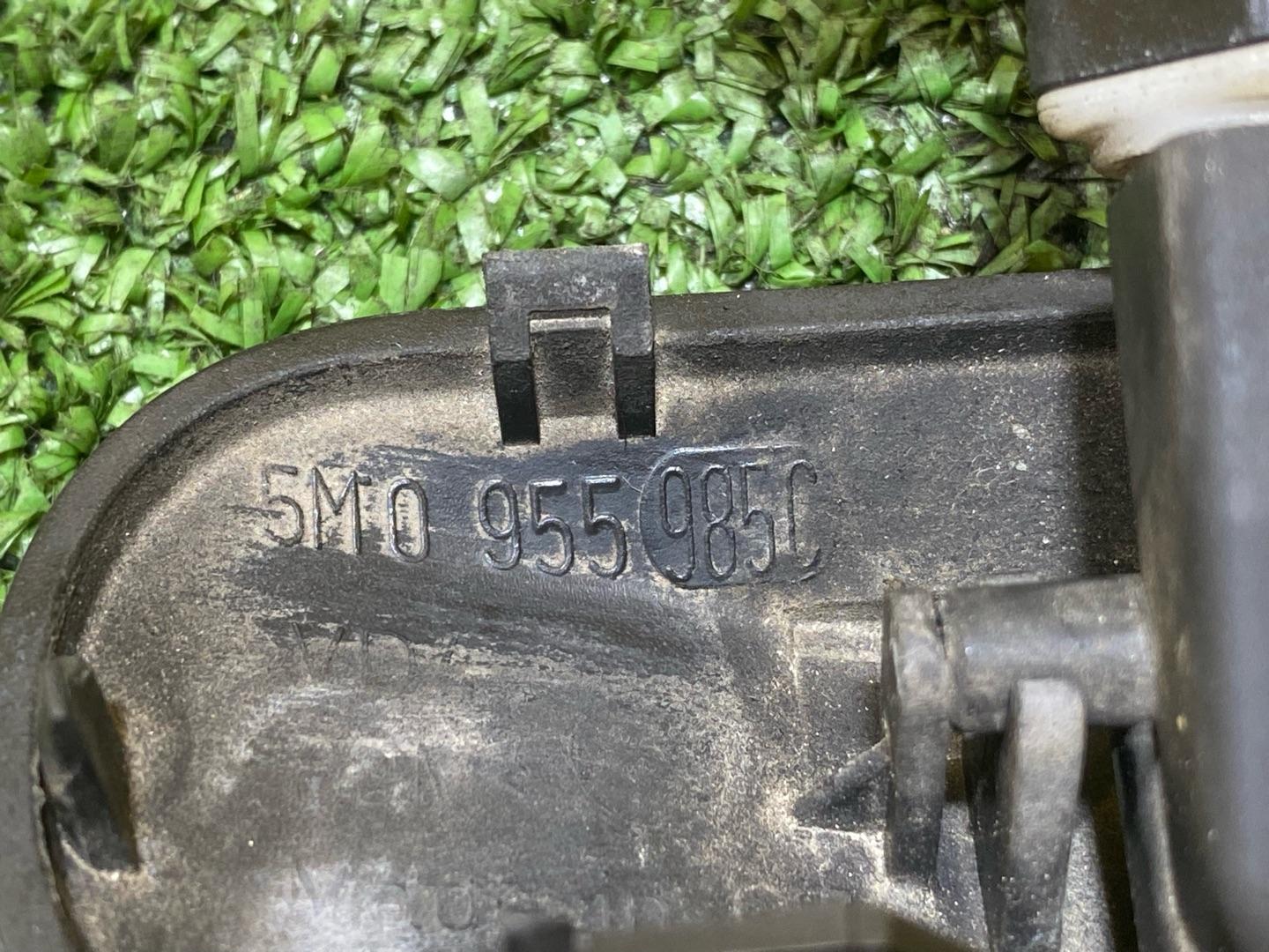 форсунка омывателя лобового стекла Volkswagen Amarok 1 поколение 2H 2012, 2.0 л., дизель, 5M0955985C - фото №6