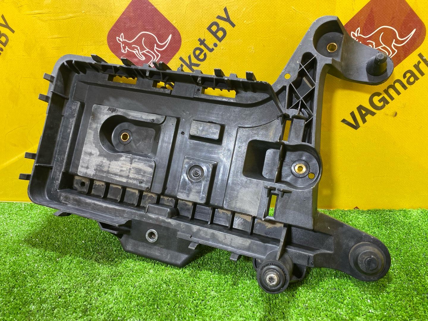 полка аккумулятора Volkswagen Caddy 3 поколение [рестайлинг] 2013, 2.0 л., дизель, 1K0915333H
