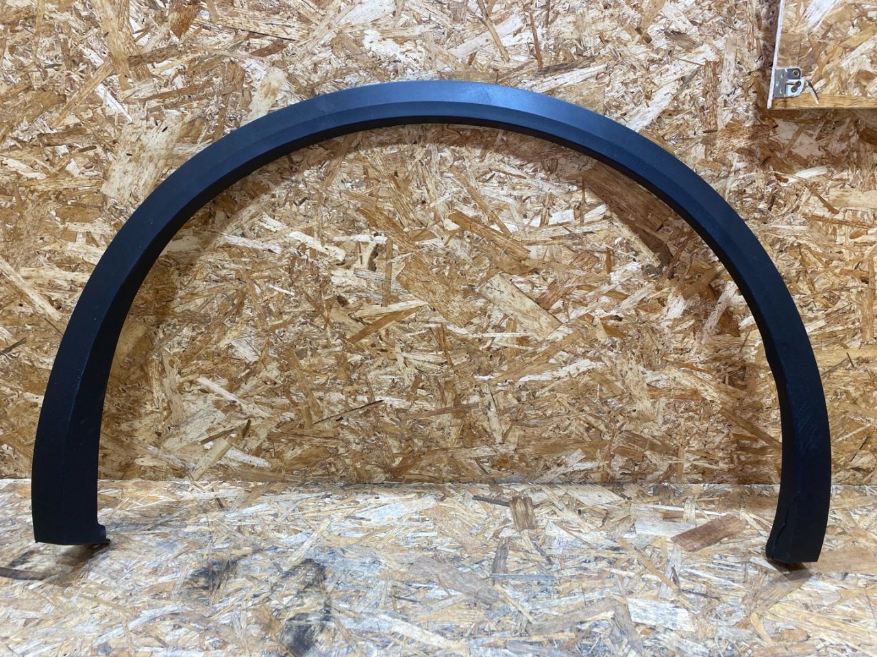 молдинг крыла Volkswagen Touareg 3 поколение 2019, 3.0 л., дизель, 760853817D - фото №1