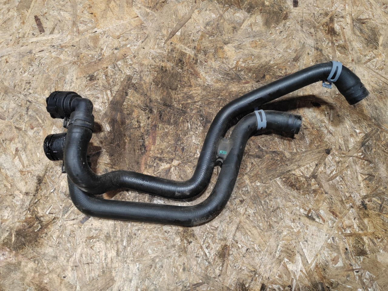 патрубок (трубопровод, шланг) Skoda Karoq 1 поколение 2019, 1.5 л., бензин, 5Q0121156C - фото №1