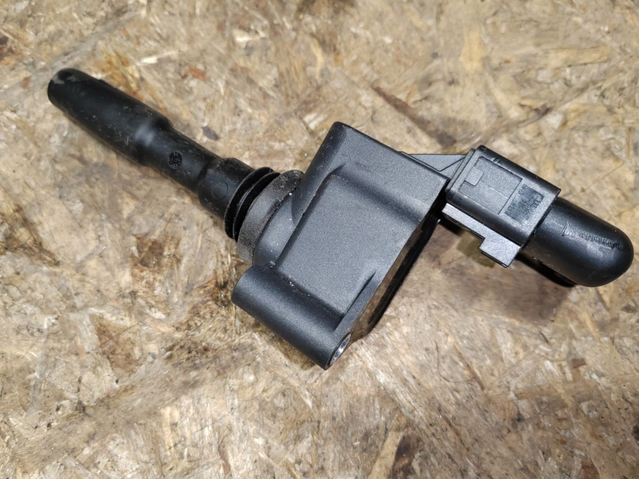 катушка зажигания Skoda Karoq 1 поколение 2019, 1.5 л., бензин, 05E905110 - фото №1