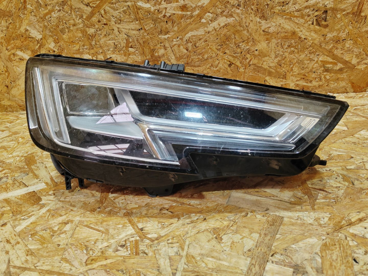 фара правая Audi A4 B9 2016, 2.0 л., бензин, 8W0941774A - фото №1