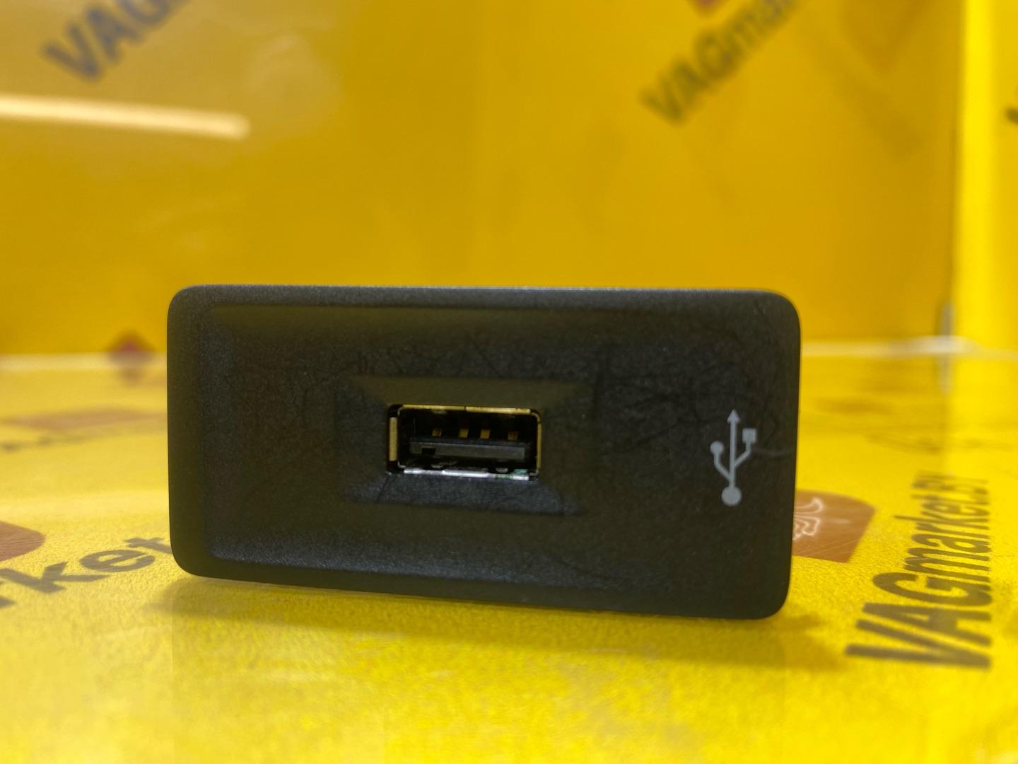 разъем AUX / USB Volkswagen Caddy 4 поколение 2018, 2.0 л., дизель, 3G0035222C - фото №2