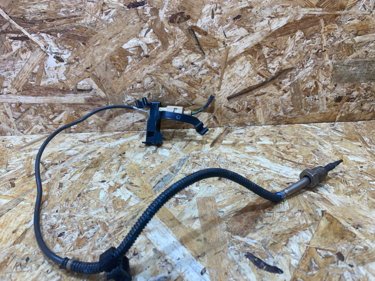 датчик давления (температуры) выхлопных газов Audi Q7 4M 2016, 3.0 л., дизель, 4M0906088AB - фото №1