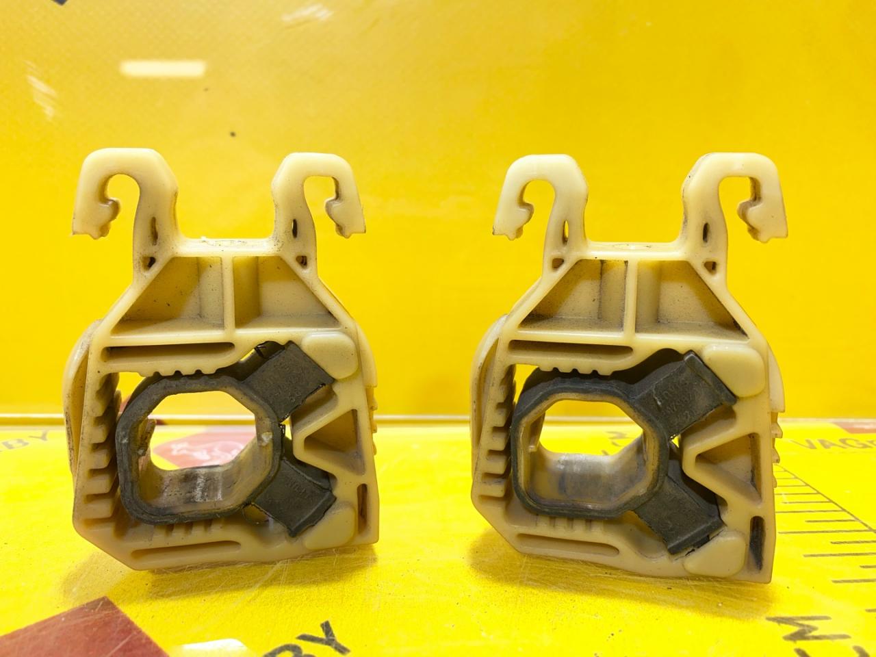 кронштейн радиатора Skoda Octavia 3 поколение (A7) 2016, 1.8 л., бензин, 5Q0121367E - фото №1