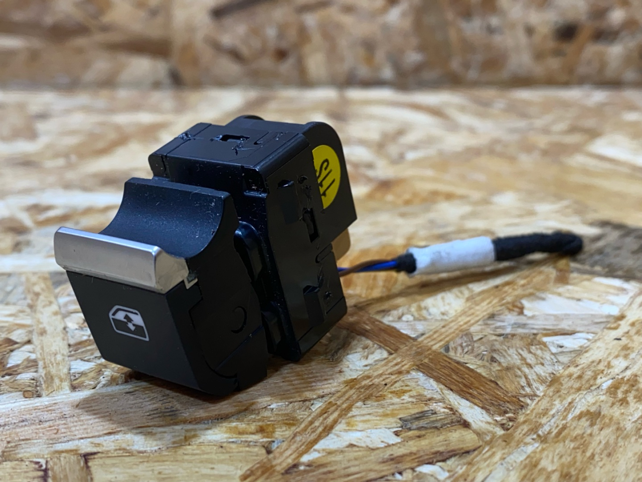 кнопка стеклоподъемника Audi A4 B9 2016, 2.0 л., бензин, 4M0959855 - фото №1