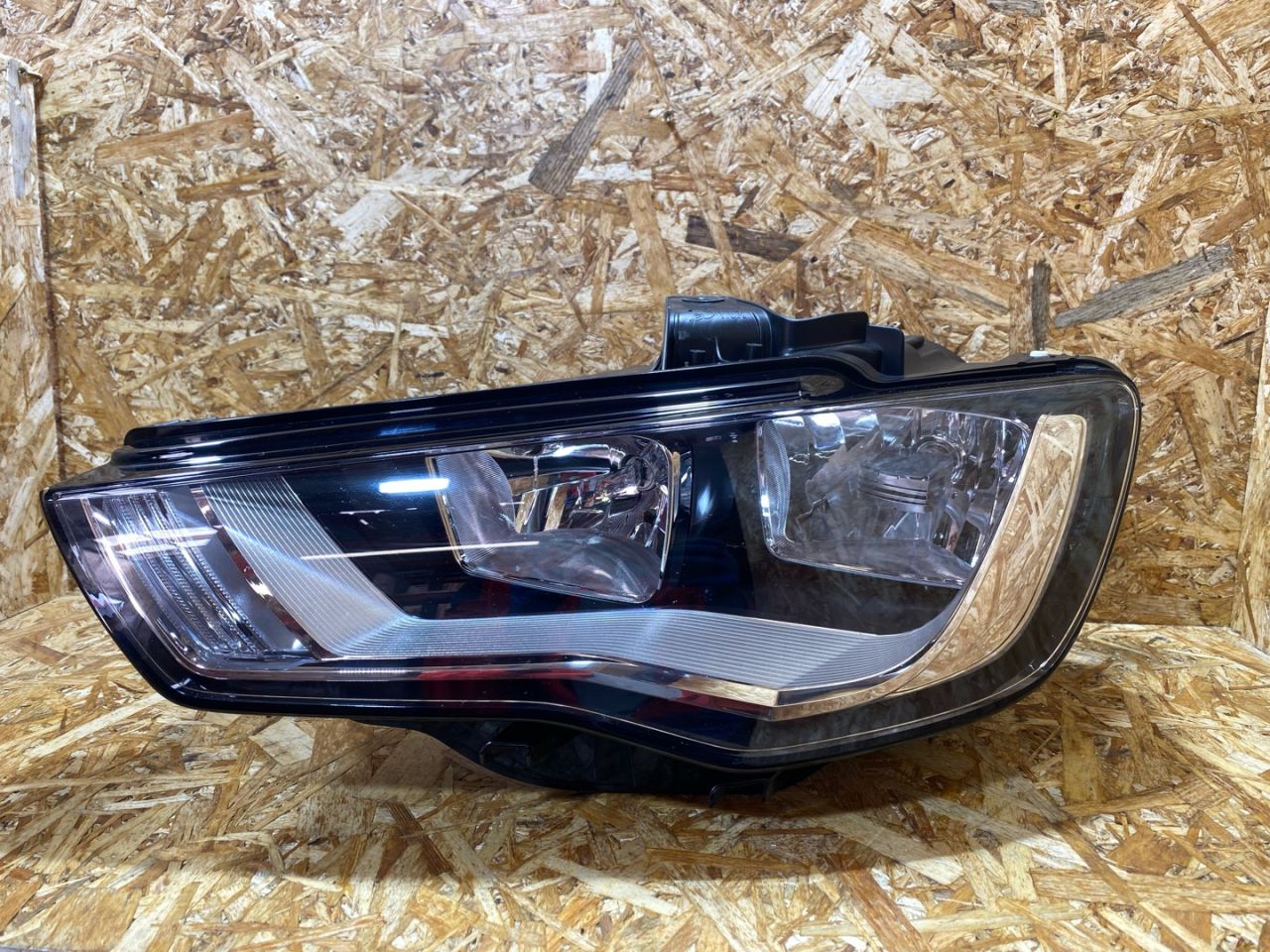 фара левая Audi A3 8V 2015, 1.4 л., бензин, 8V0941003A - фото №1