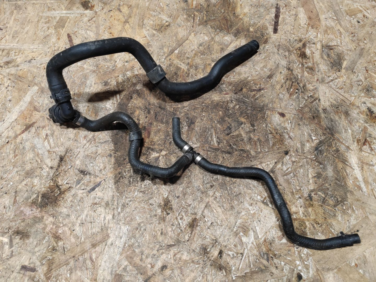 патрубок (трубопровод, шланг) Skoda Karoq 1 поколение 2019, 1.5 л., бензин, 5Q0122101HJ - фото №1