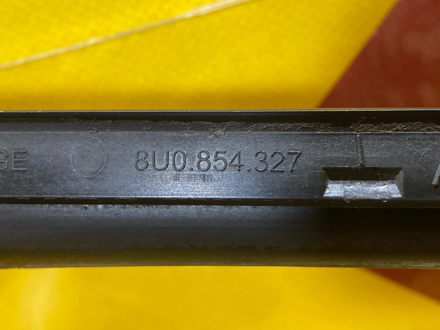 молдинг лобового стекла Audi Q3 8U 2012, 2.0 л., бензин, 8U0854327A - фото №7