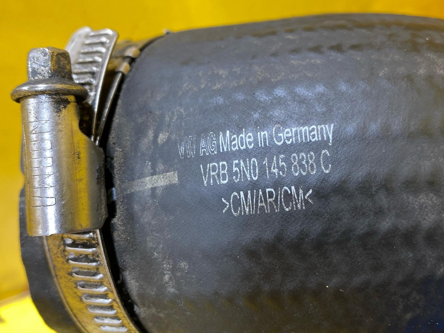 патрубок интеркулера Audi Q3 8U 2012, 2.0 л., бензин, 5N0145838C - фото №7