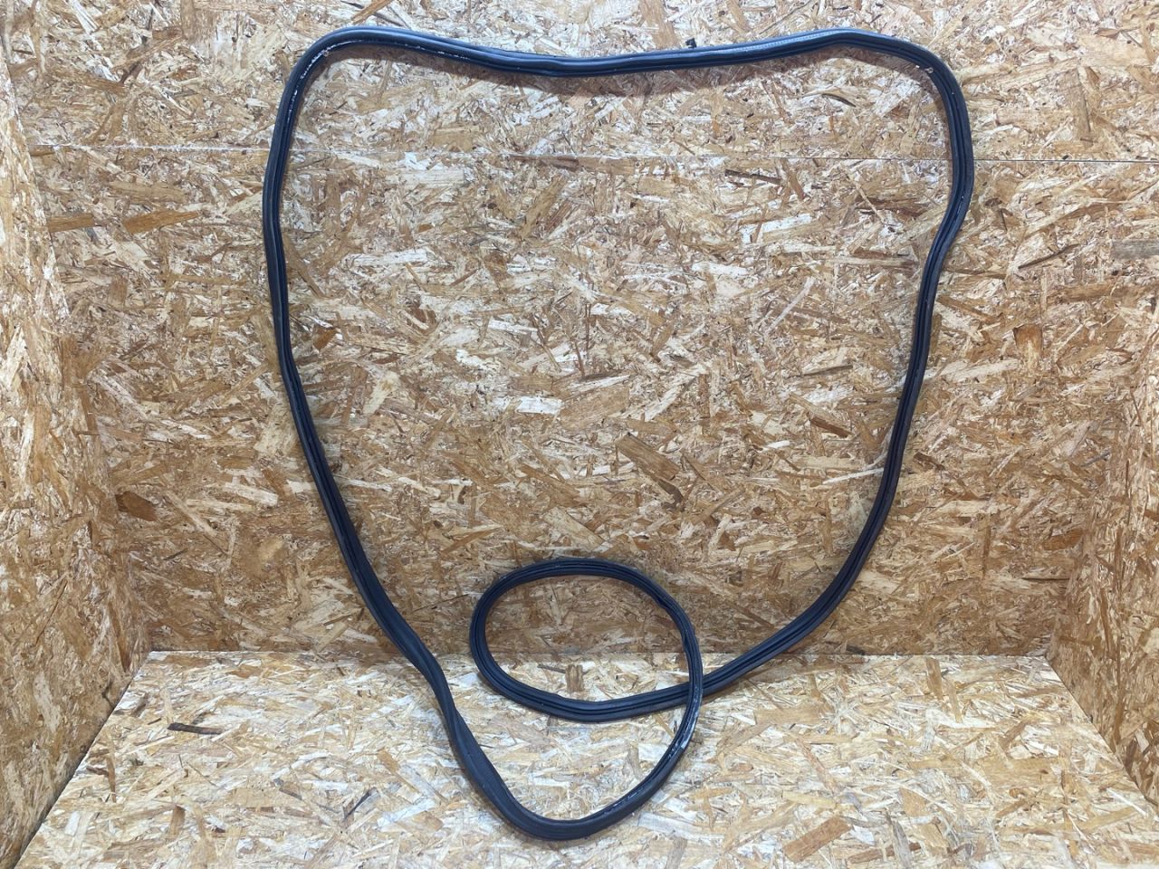 уплотнитель Volkswagen Transporter T6 2018, 2.0 л., дизель, 7E0829193R - фото №1