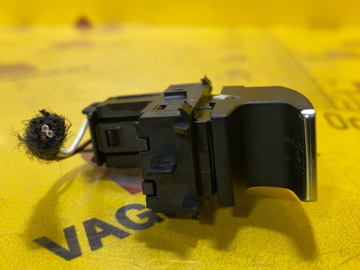 кнопка стеклоподъемника Volkswagen T-Roc 1 поколение 2022, 2.0 л., бензин, 5G0959855L - фото №5