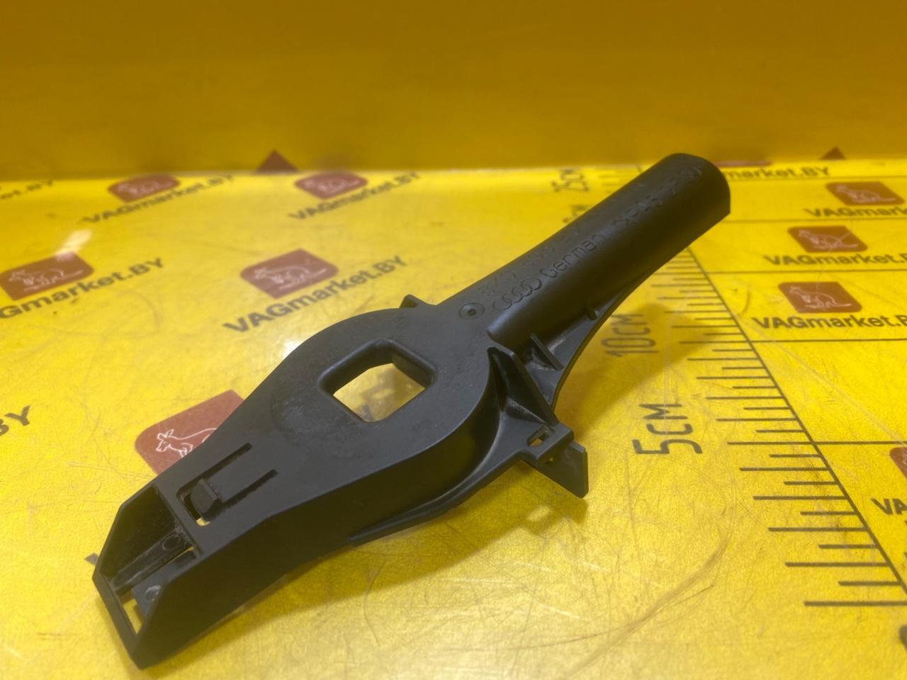 кронштейн радиатора Audi Q3 8U 2012, 2.0 л., бензин, 8K0805201A - фото №1