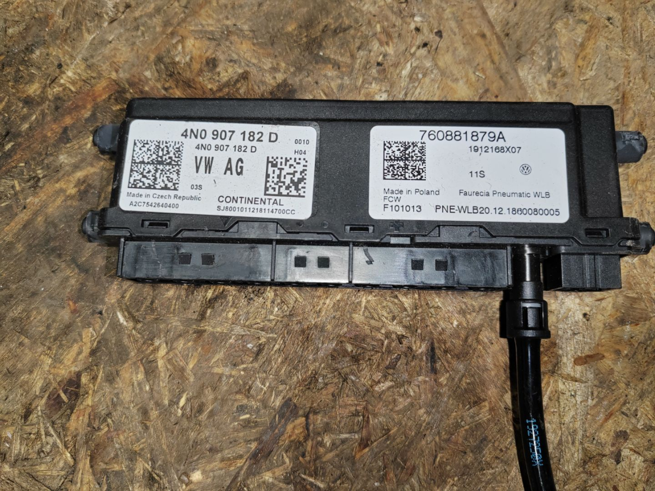 блок управления сиденьем Volkswagen Touareg 3 поколение 2019, 3.0 л., дизель, 4N0907182D - фото №1