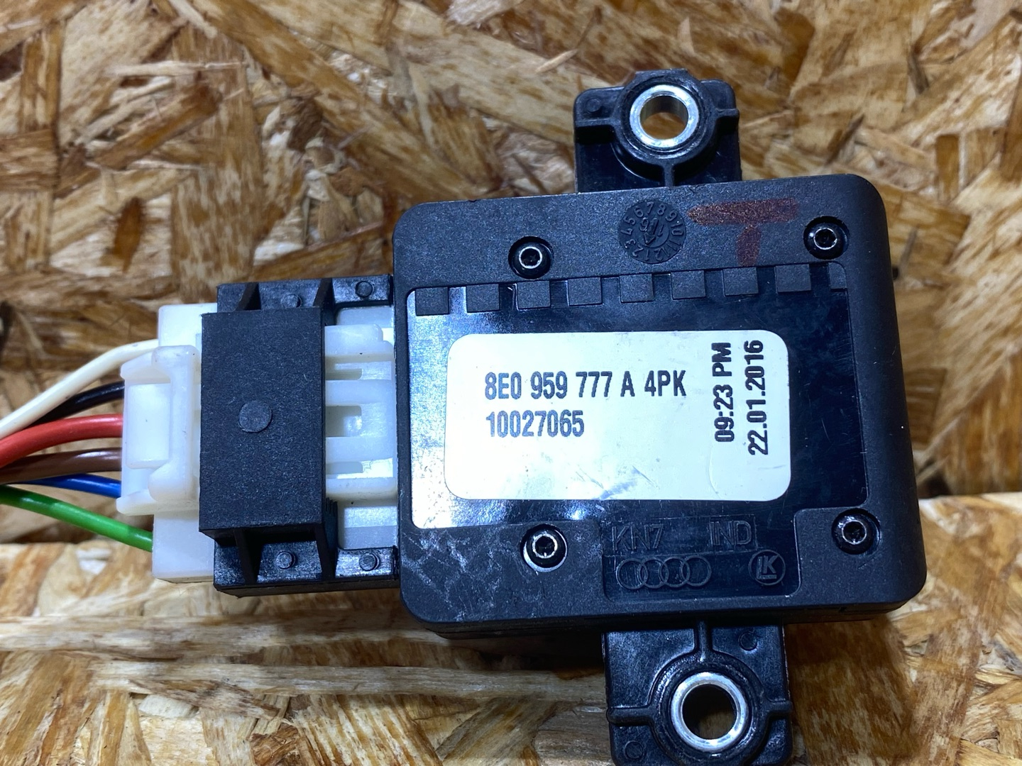 блок управления сиденьем Audi A4 B9 2016, 2.0 л., бензин, 8E0959777A - фото №4