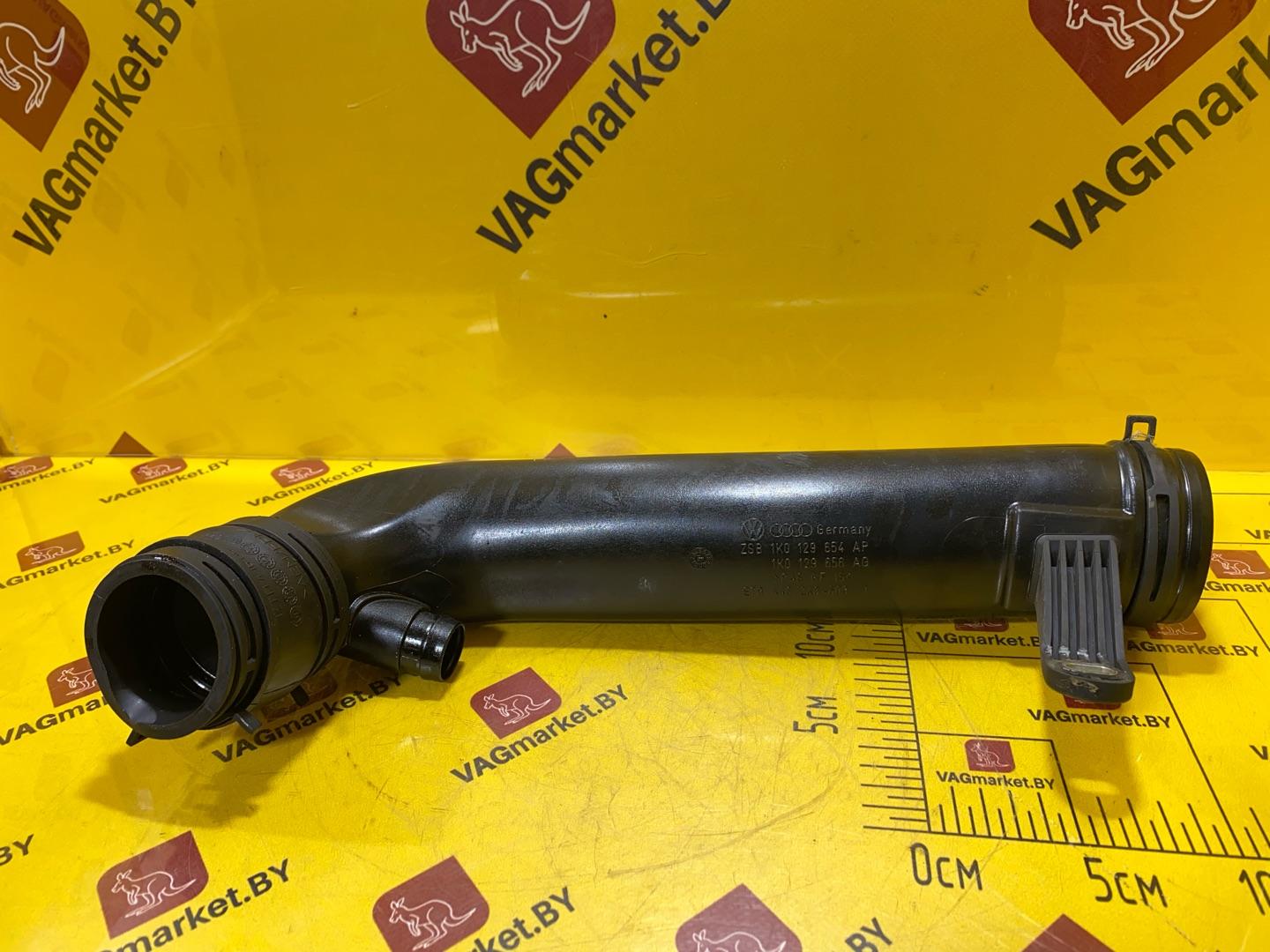 патрубок интеркулера Audi Q3 8U 2012, 2.0 л., бензин, 1K0129654AP - фото №2