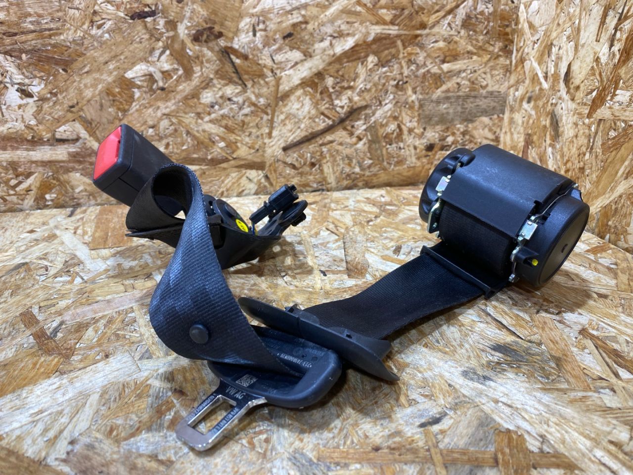 ремень безопасности Volkswagen Passat B8 2016, 2.0 л., дизель, 3V0857807E - фото №1