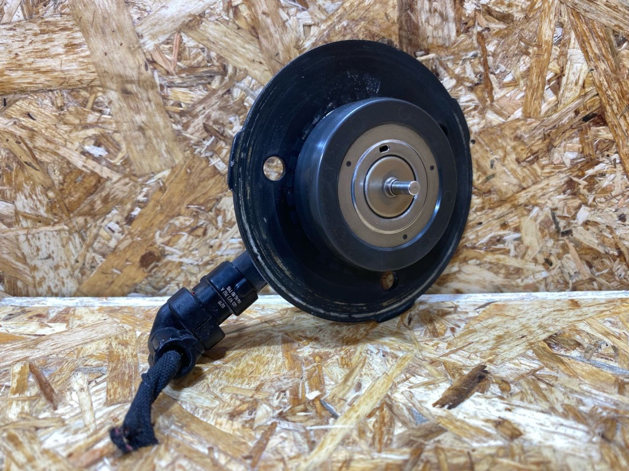 клапан фазорегулятора Volkswagen Tiguan 2 поколение 2019, 2.0 л., бензин, 06J109259C - фото №1