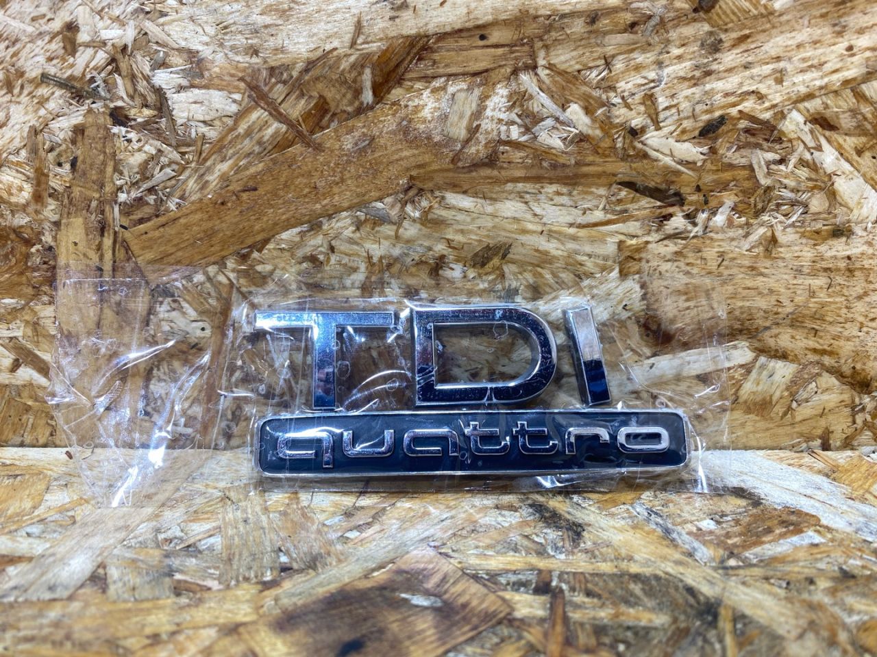 эмблема Audi Q7 4M 2016, 3.0 л., дизель, 4H0853737B, 4M0853737 - фото №1