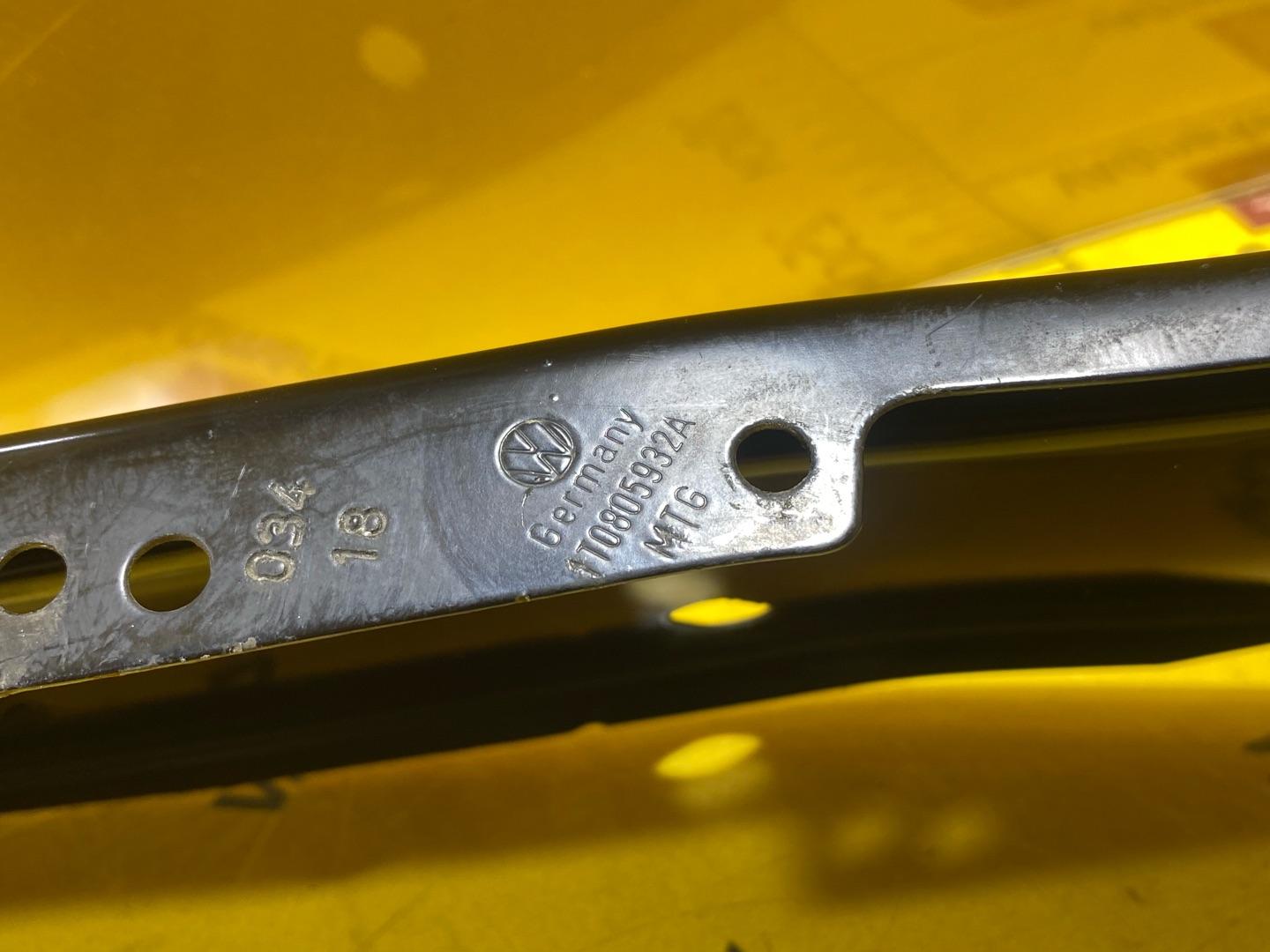 крепление фары правой Volkswagen Caddy 4 поколение 2018, 2.0 л., дизель, 1T0805932A - фото №4