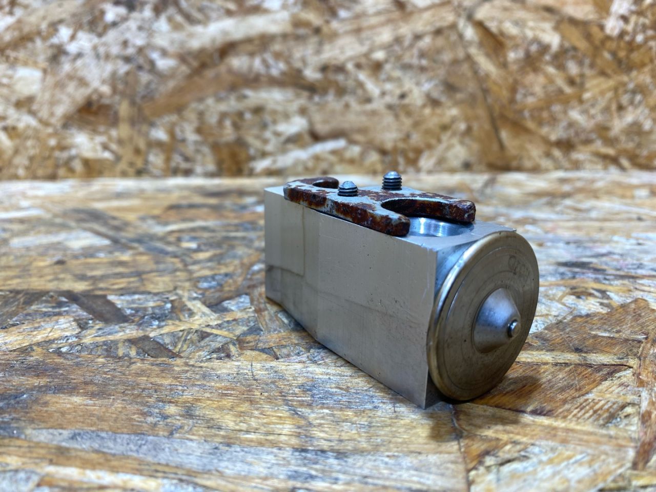 расширительный клапан кондиционера Volkswagen Passat B8 2016, 2.0 л., дизель, 5Q0820679E - фото №1