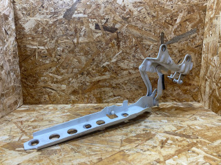 петля капота левая Porsche Macan 1 поколение 2016, 3.0 л., дизель, 95B823301C