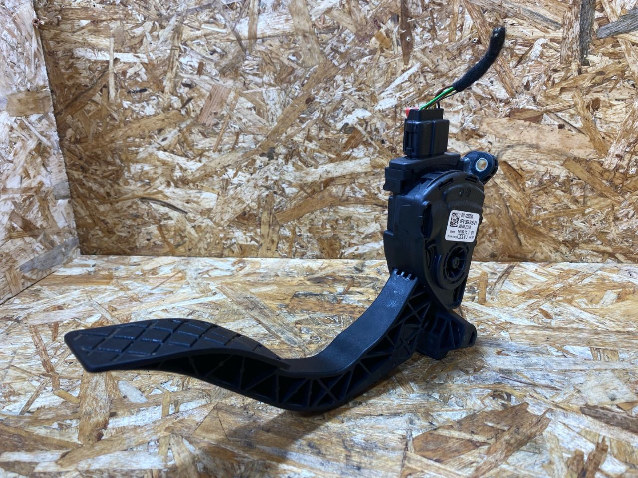 педаль Porsche Macan 1 поколение 2016, 3.0 л., дизель, 8K1723523A - фото №1