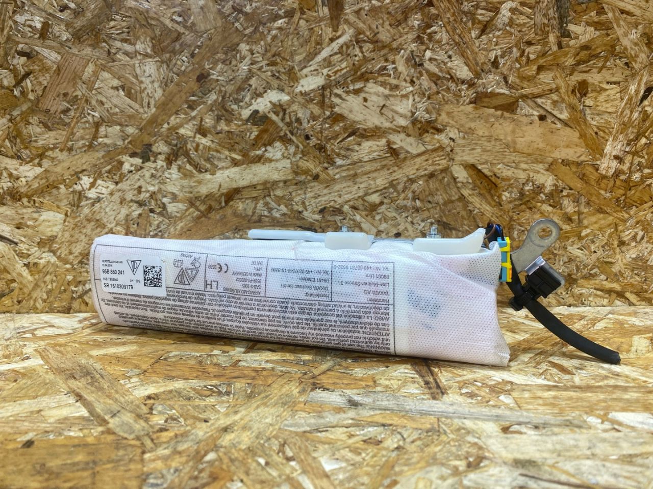 подушка безопасности сиденья Porsche Macan 1 поколение 2016, 3.0 л., дизель, 95B880241, 95B880241A - фото №1