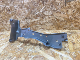 крепление ( кронштейн ) крыла Audi A3 8V 2015, 1.4 л., бензин, 8V0821136A