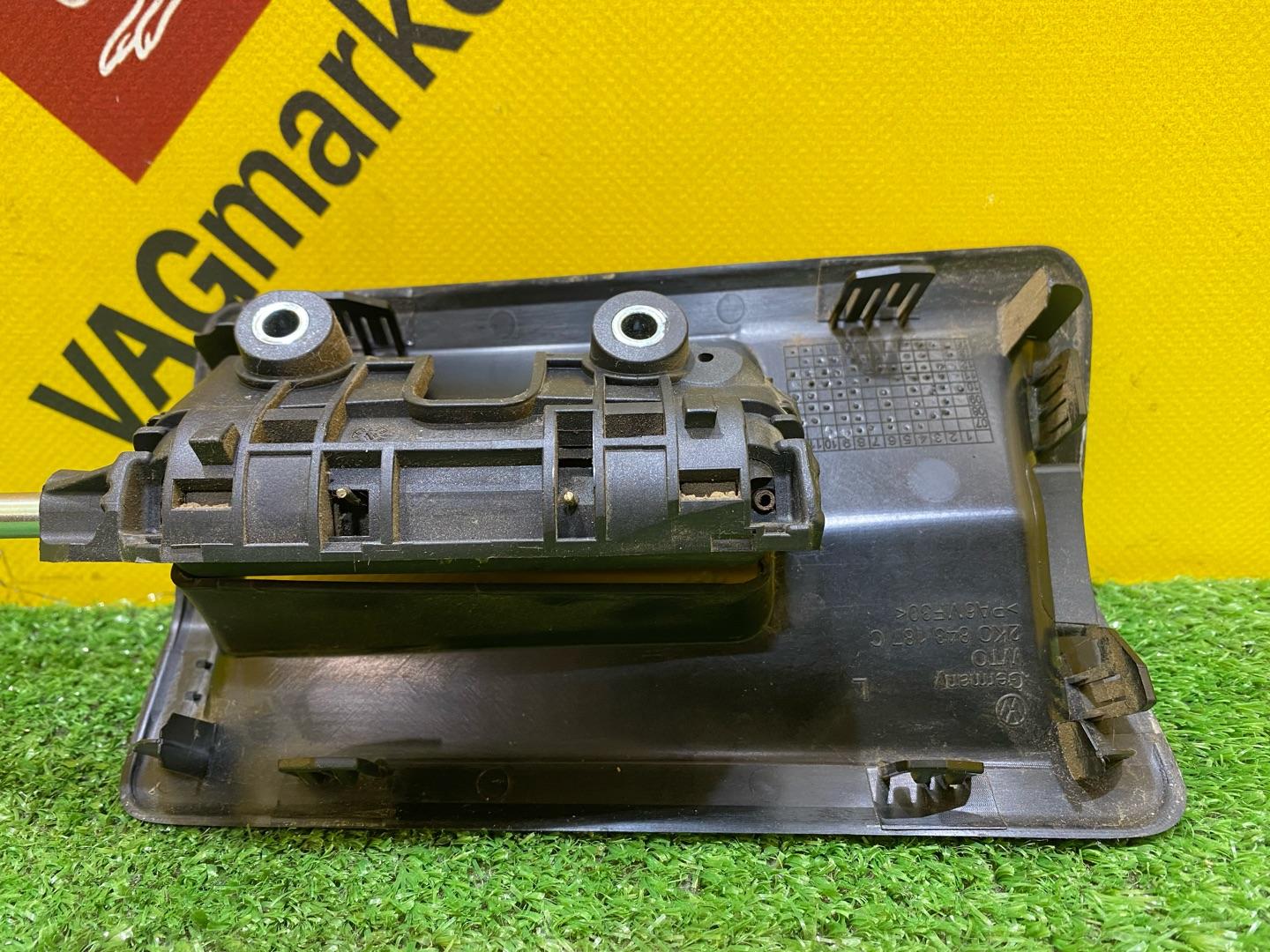 ручка внутренняя задняя левая Volkswagen Caddy 4 поколение 2016, 1.4 л., бензин, 7H0843641D, 2K0843187C - фото №7