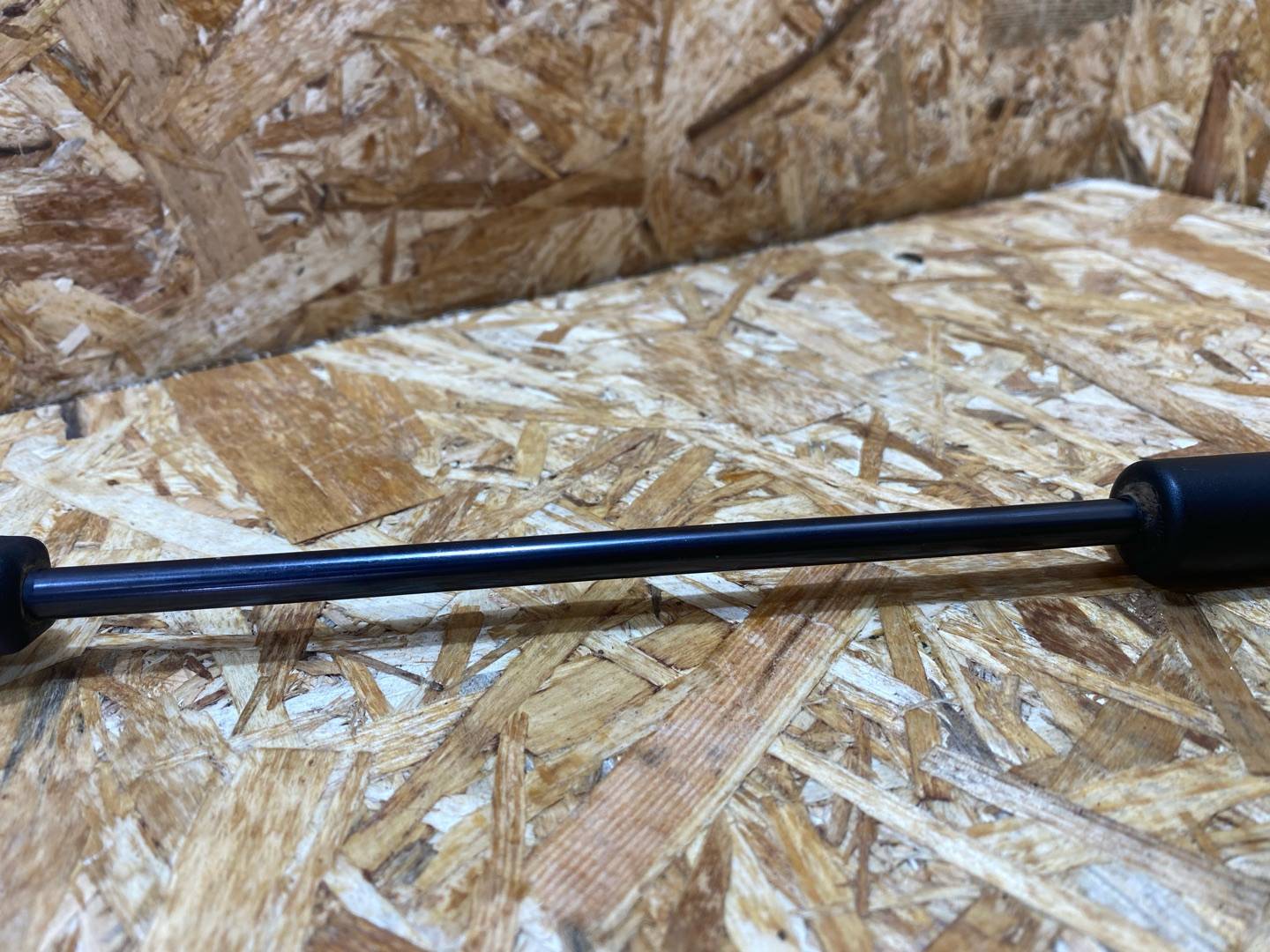 амортизатор крышки багажника (3-5 двери) Volkswagen Passat B7 2014, 2.0 л., дизель, 3AF827550D01S - фото №4