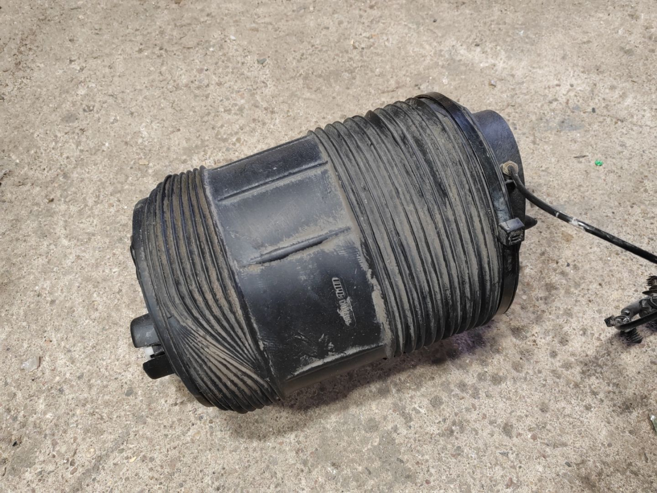 пневмоподушка Volkswagen Touareg 3 поколение 2019, 3.0 л., дизель, 4M4616001C - фото №1