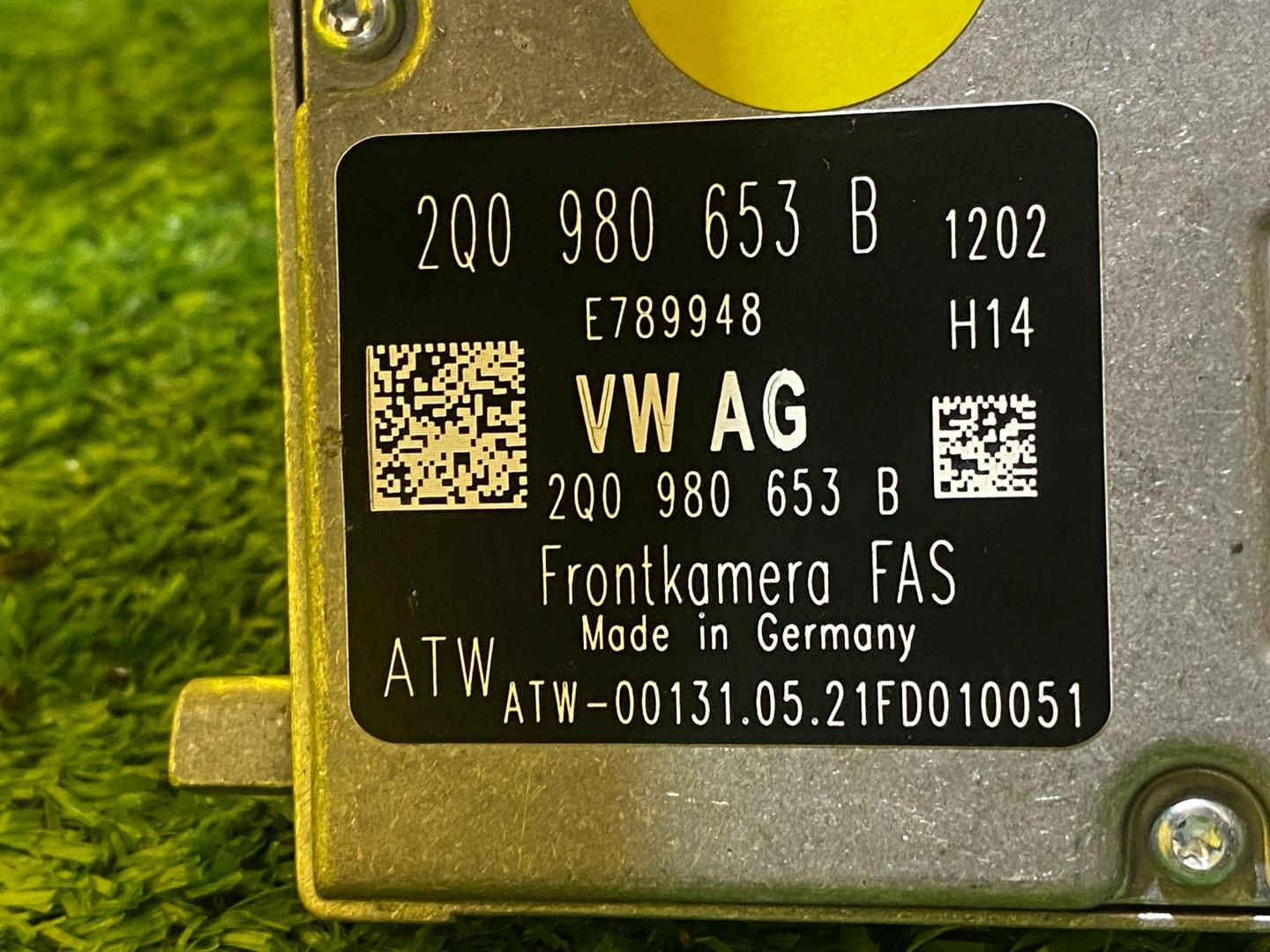 камера переднего обзора Audi Q3 F3 2021, 2.0 л., бензин, 2Q0980653B - фото №6