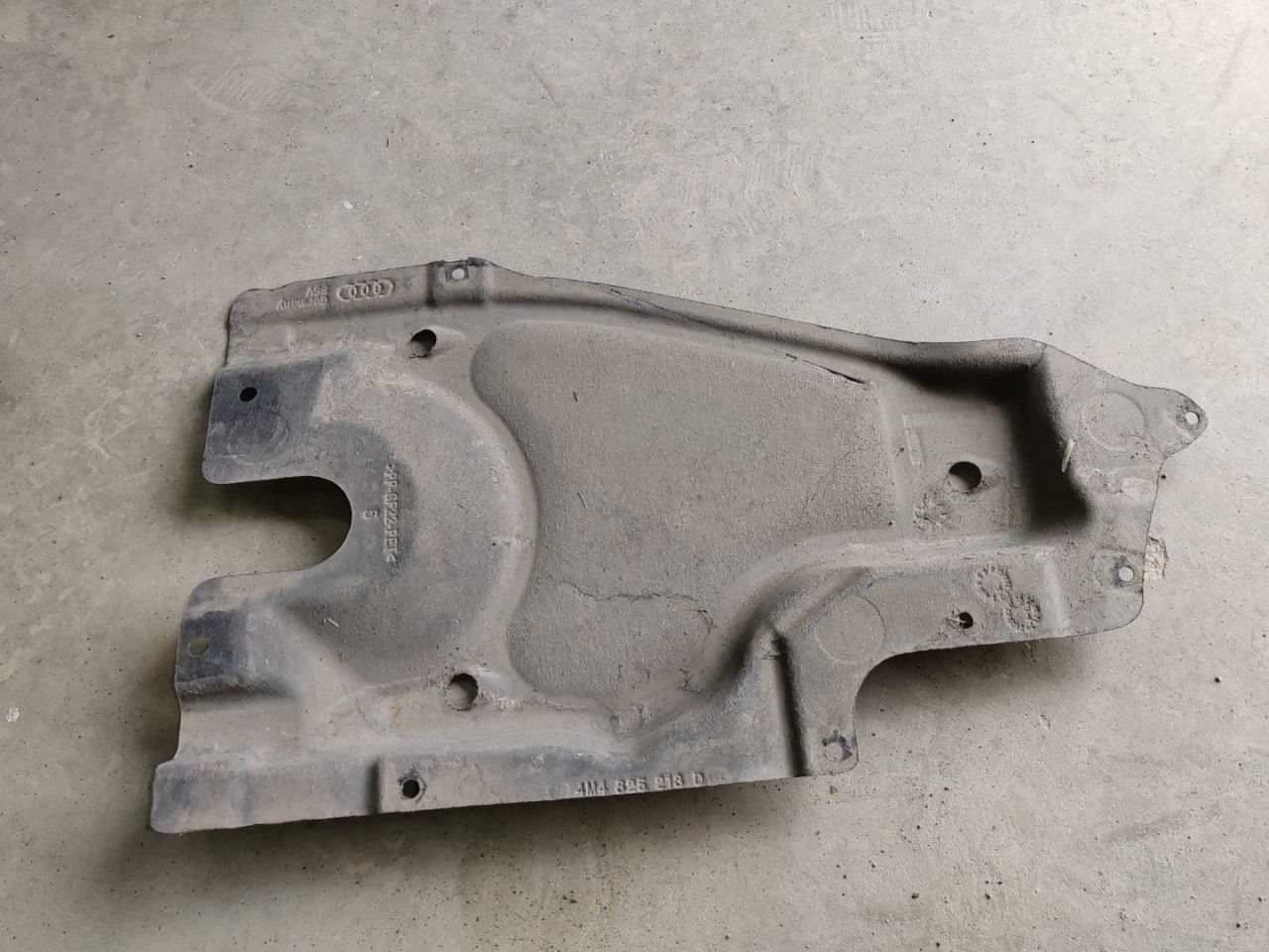 защита днища Volkswagen Touareg 3 поколение 2019, 3.0 л., дизель, 4M4825213D - фото №1