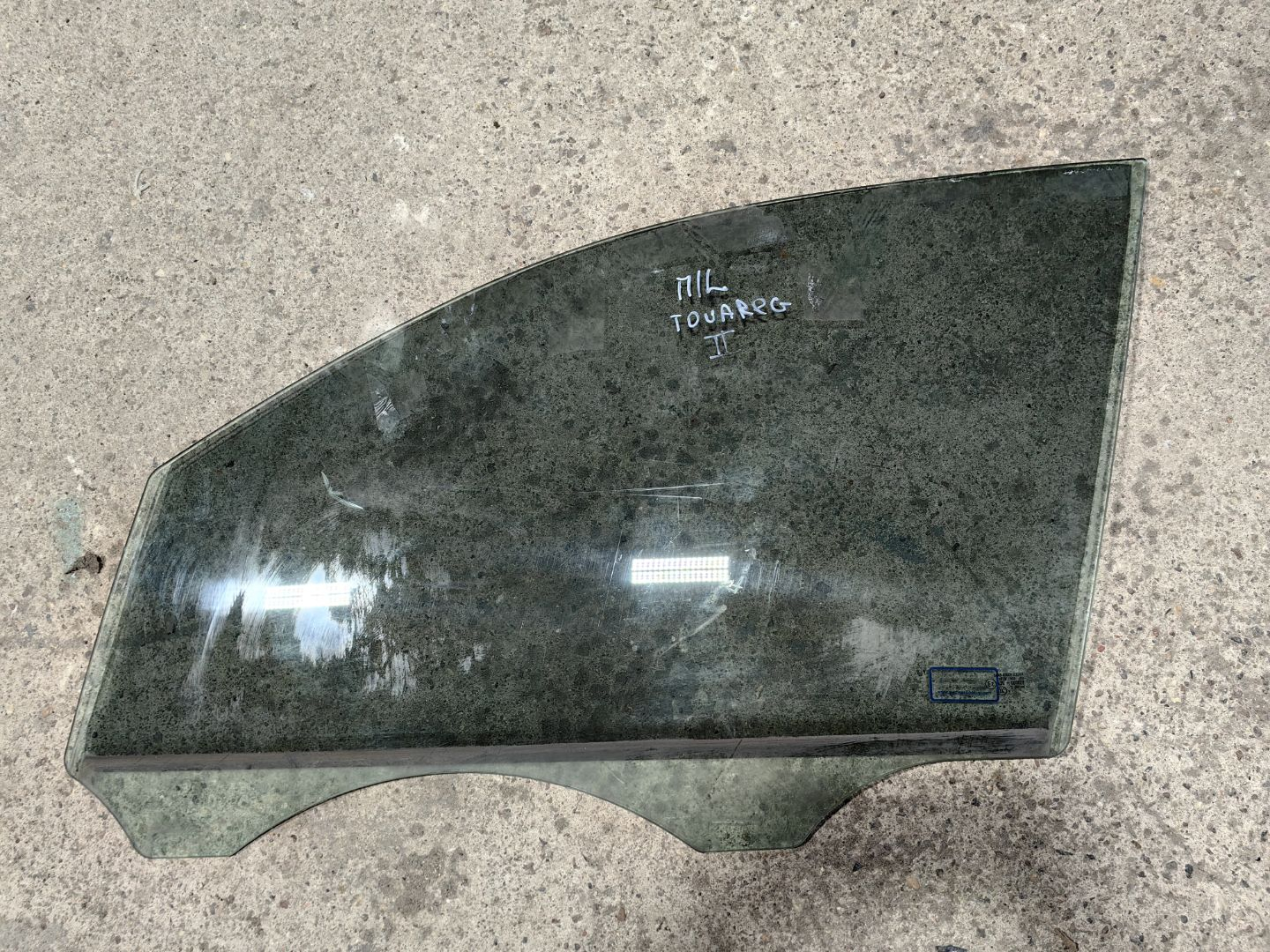 стекло двери передней левой Volkswagen Touareg 2 поколение 2012, 3.0 л., дизель, 7P6845021B