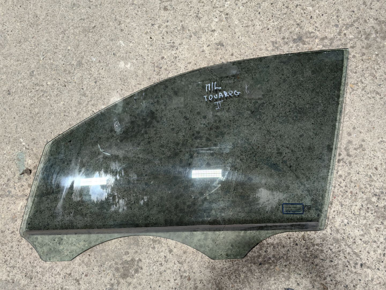 стекло двери передней левой Volkswagen Touareg 2 поколение 2012, 3.0 л., дизель, 7P6845021B - фото №1