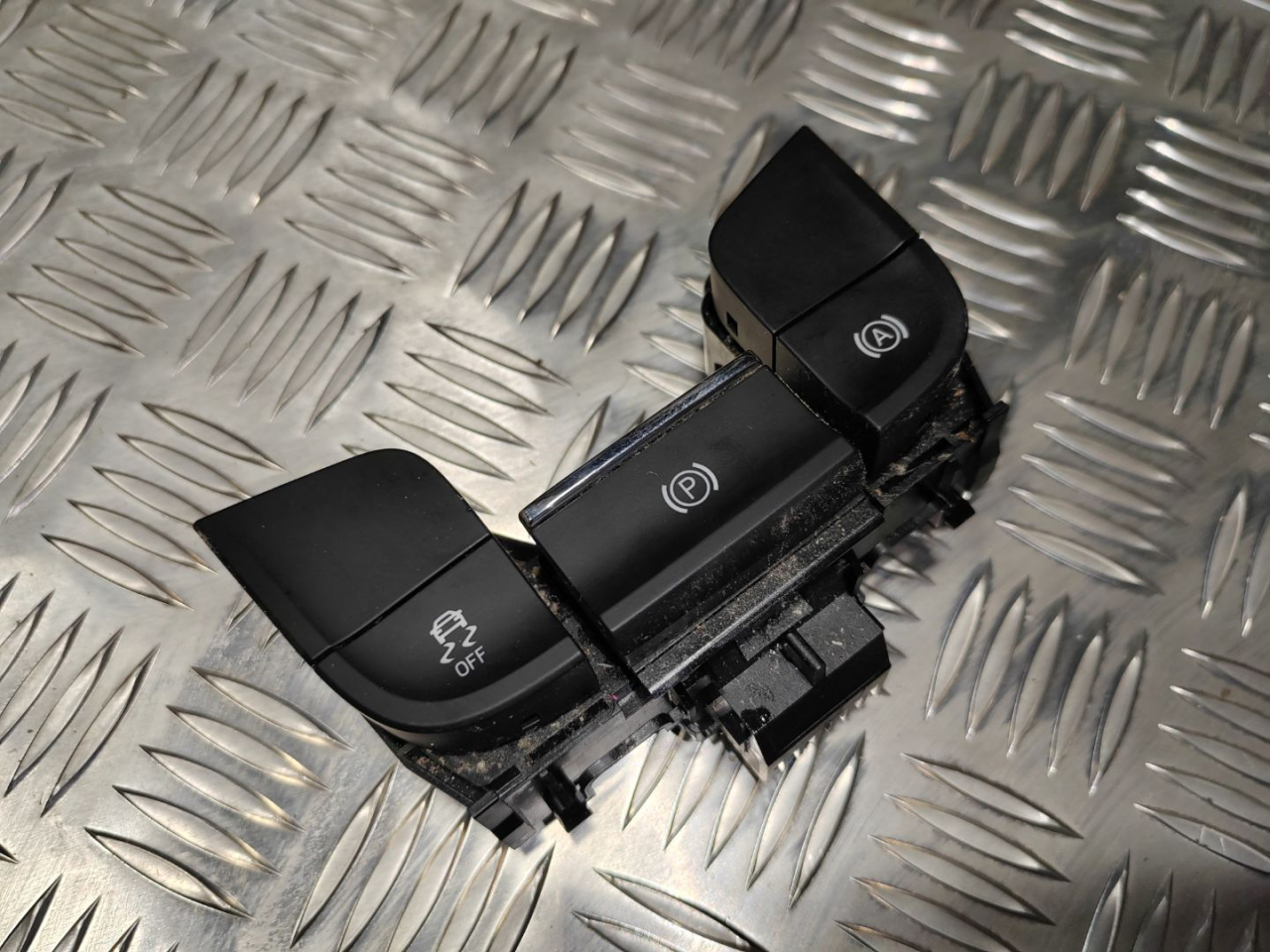 кнопка (выключатель) Skoda Karoq 1 поколение 2019, 1.5 л., бензин, 567927225 - фото №1