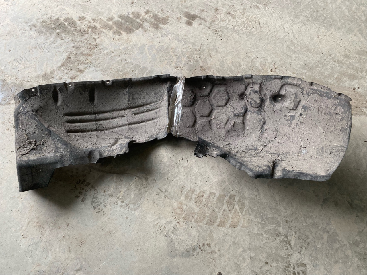 защита арок задняя правая (подкрылок) Volkswagen Touareg 3 поколение 2019, 3.0 л., дизель, 760810970D - фото №1