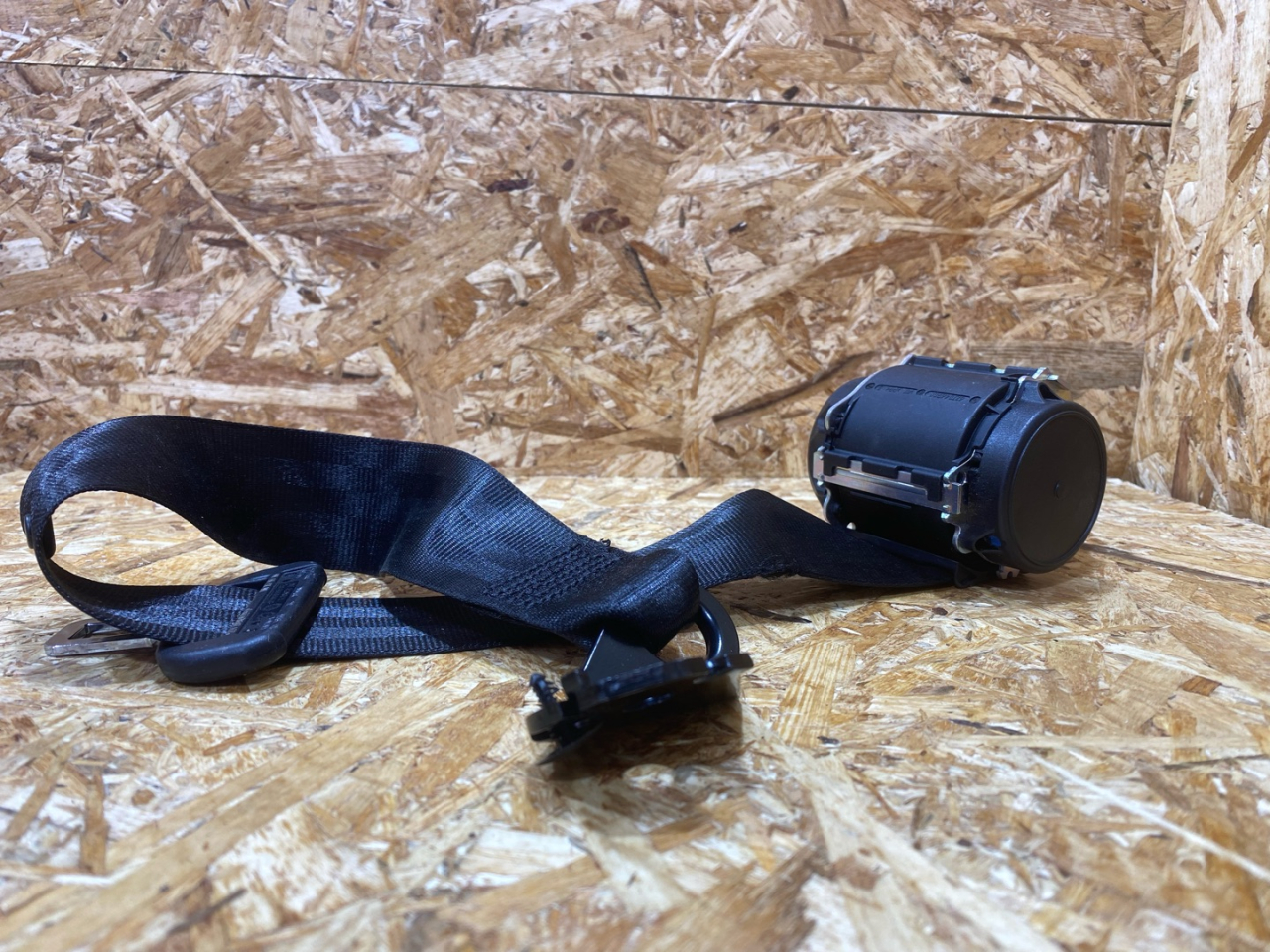 ремень безопасности Audi A4 B9 2016, 2.0 л., бензин, 8W0857807 - фото №1