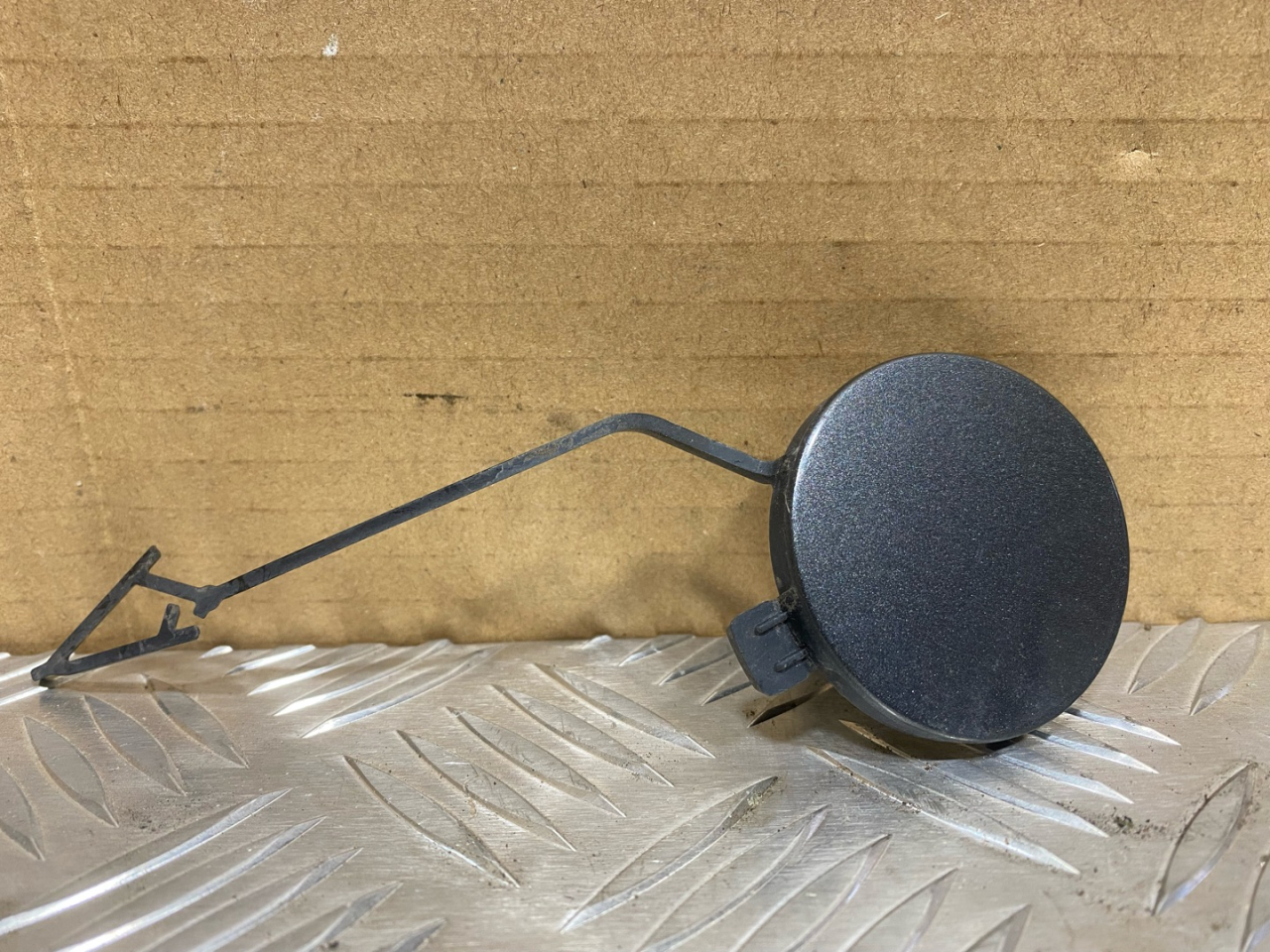 заглушка переднего бампера под крюк Volkswagen Touareg 3 поколение 2019, 3.0 л., дизель, 760807155 - фото №1