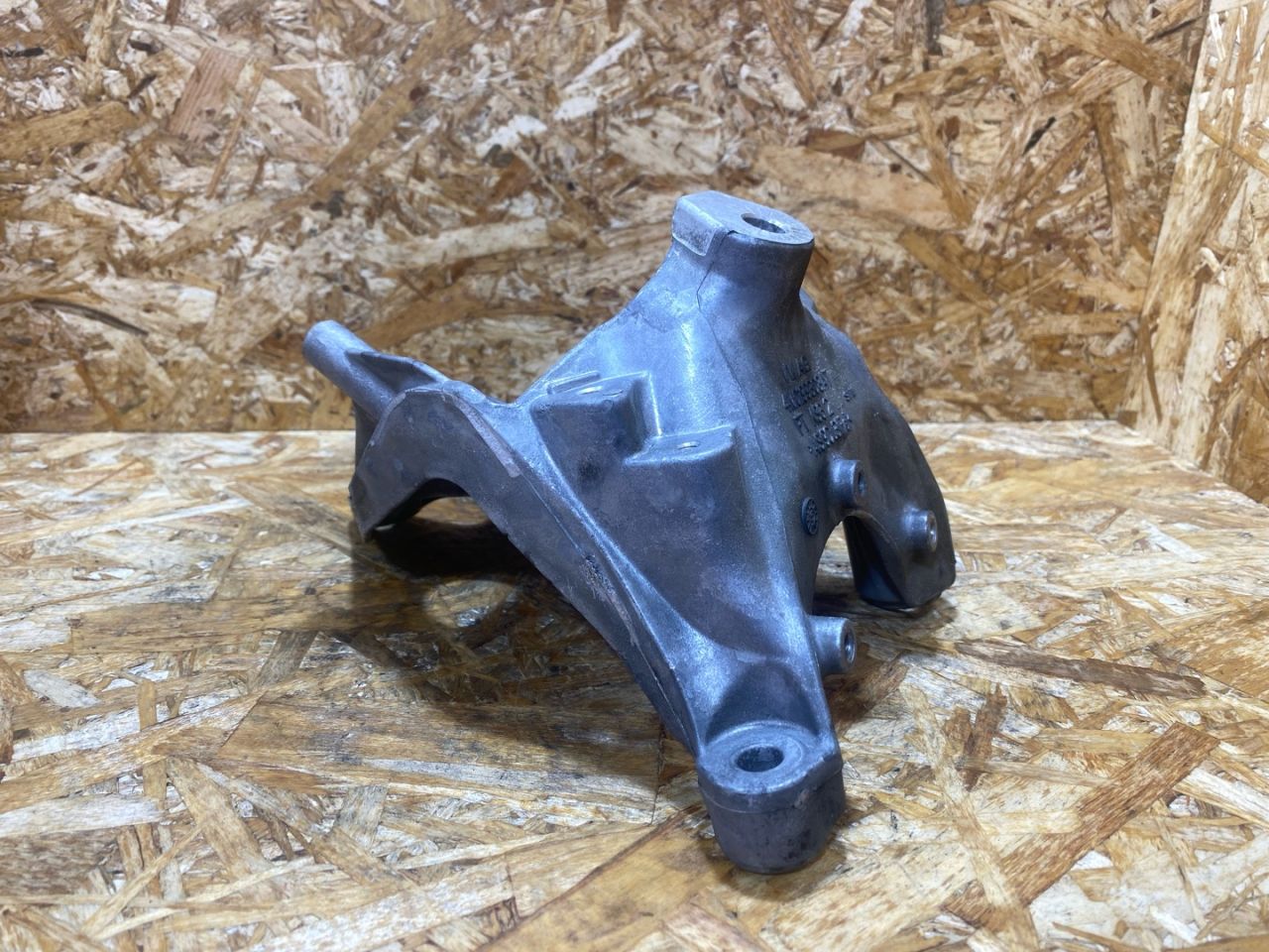 кронштейн двигателя Audi Q7 4M 2016, 3.0 л., дизель, 4M0199308AT - фото №1