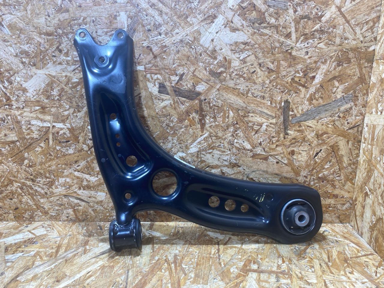 рычаг передний правый Audi A3 8V 2015, 1.4 л., бензин, 5Q0407152J - фото №1