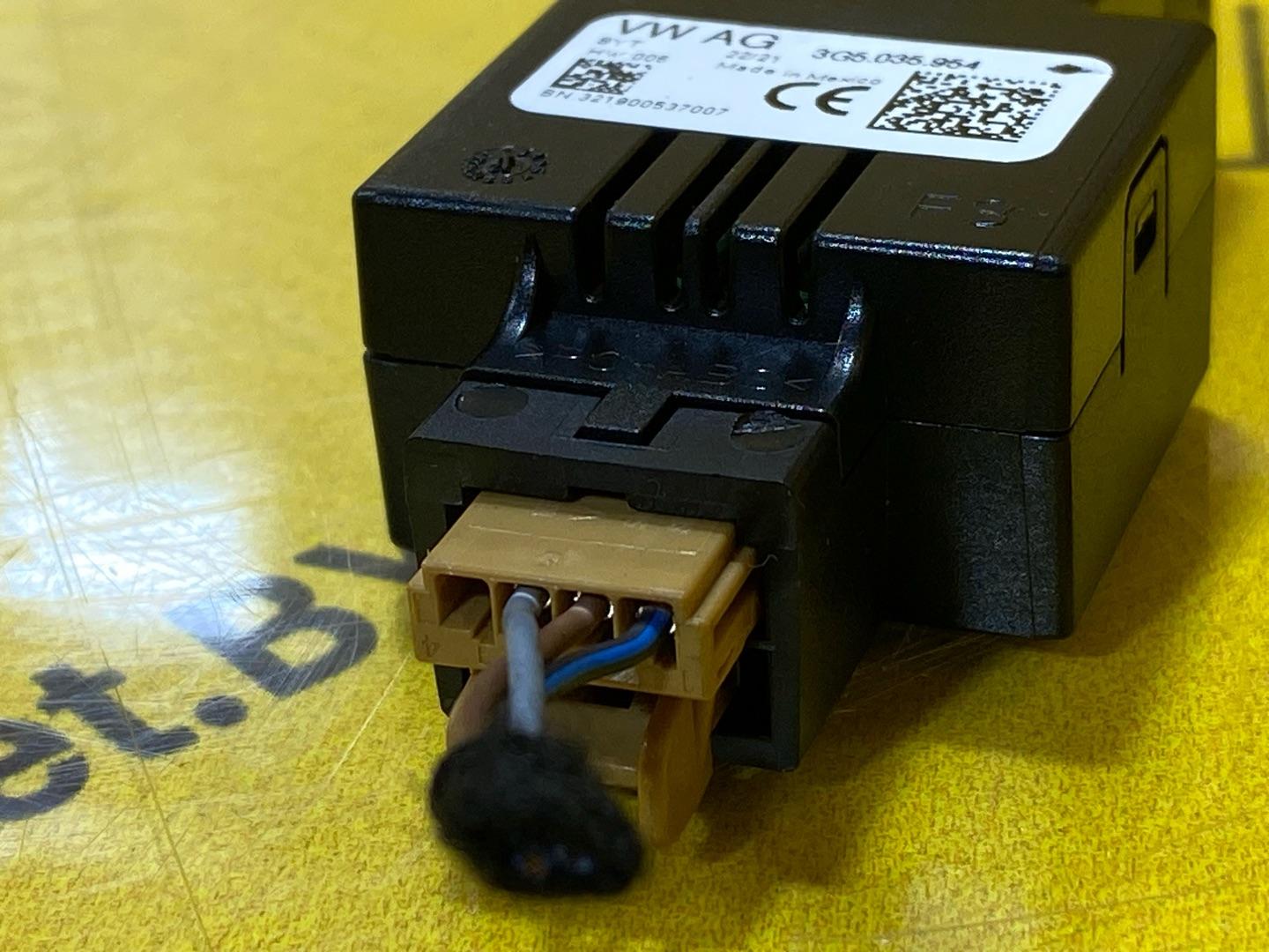 разъем AUX / USB Volkswagen Tiguan 2 поколение 2020, 2.0 л., бензин, 3G5035954 - фото №4